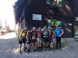 Sommerlager 2024 im Pfadfinderdorf Zellhof<br/>Stolze Rover auf der Hüttenwanderung