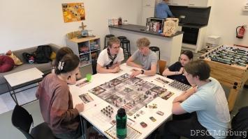 Pfadi-Übernachtungswochenende<br/>Zombicide-Brettspiel