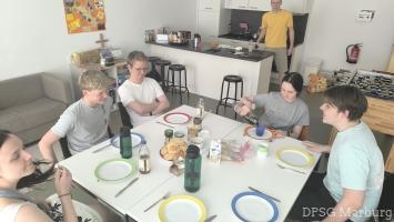 Pfadi-Übernachtungswochenende<br/>Frühstück futtern
