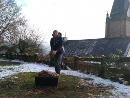 Gartenarbeit im Pfarrgarten<br/>