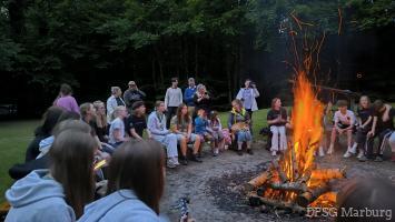 Zwei Wochen ohne Krieg – Ukrainische Pfadfinder*innen in Marburg<br/>Lagerfeuer am 07.06.2024